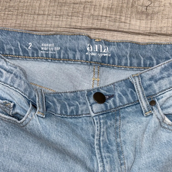 Light Blue Wide-Leg Women's Jeans - Picture 3 of 11